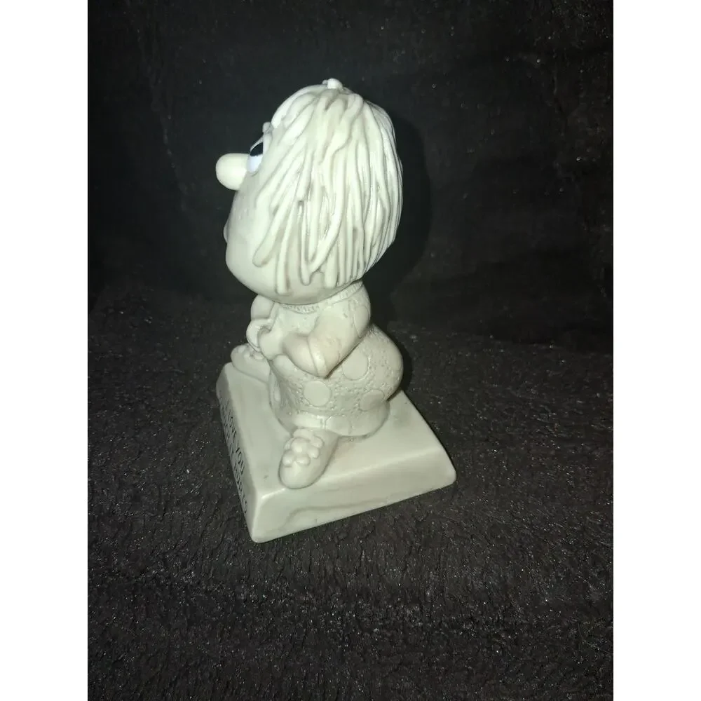 Vintage I LOVE YOU THIS MUCH IT HURTS Russ Berrie 1968 Blue Resin Figurine